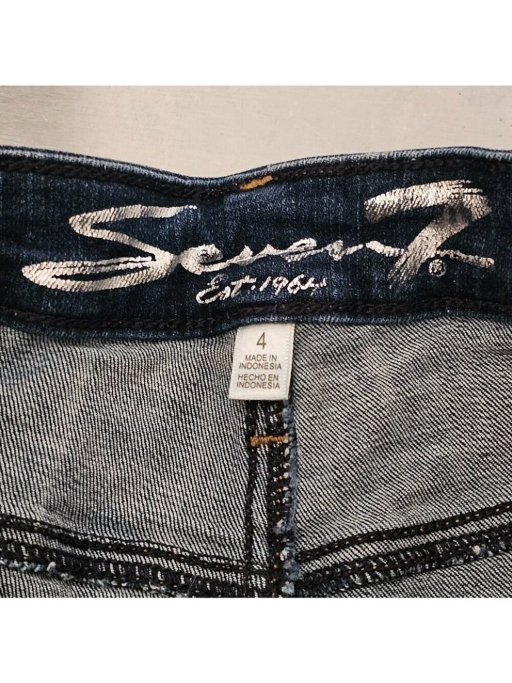 Seven7 Jean Shorts Womens 4 Blue Mid Rise Bermuda Denim Stretch - Picture 6 of 8